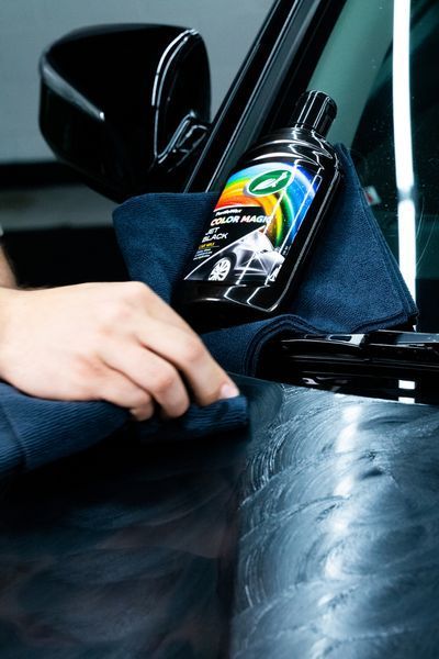 Полироль для кузова с восстановлением цвета Turtle Wax Color Magic Black черная 500 мл 52708 52708 фото