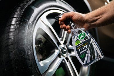 Поліроль для чорніння шин та пластику Turtle Wax Wet-n-Black 500 мл 53943 53943 фото