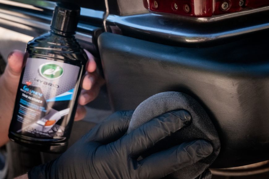 Полироль-реставратор шин и пластика с керамикой и акрилом Turtle Wax HS TRIM RESTORER 300 мл 53869 53869 фото